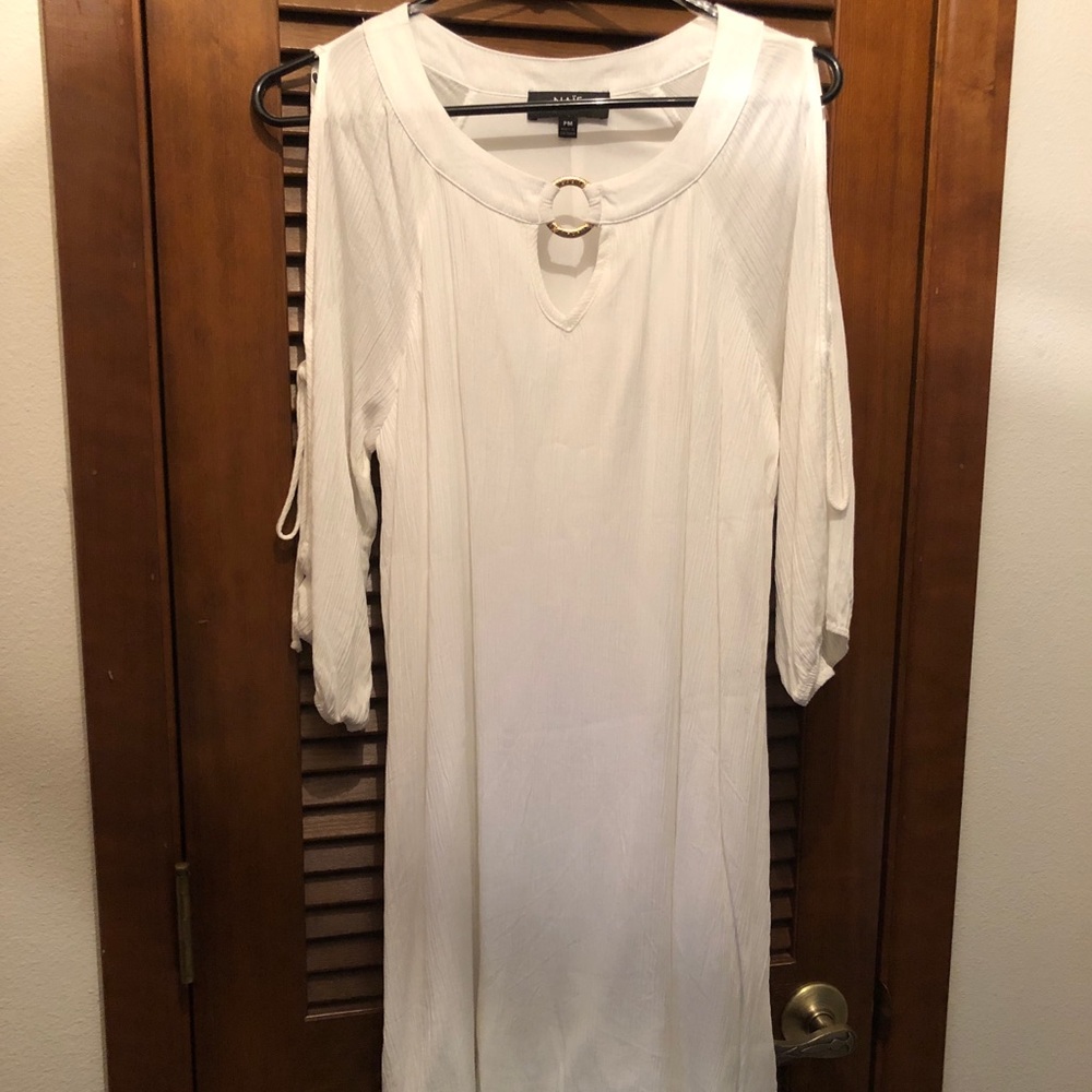 Naïf White Dress